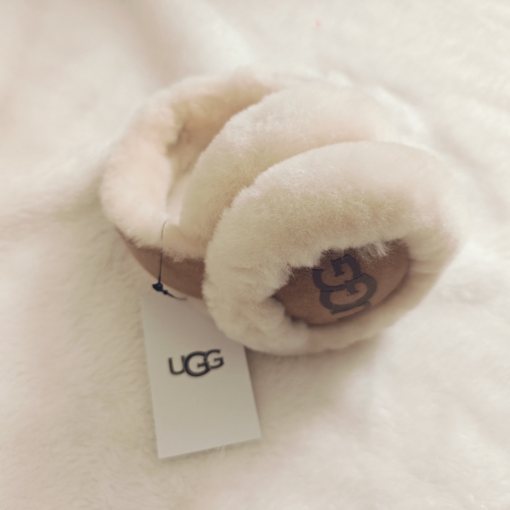NWT UGG Shearling Sheepskin Embroidery Earmuff water resistance - Picture 3 of 6